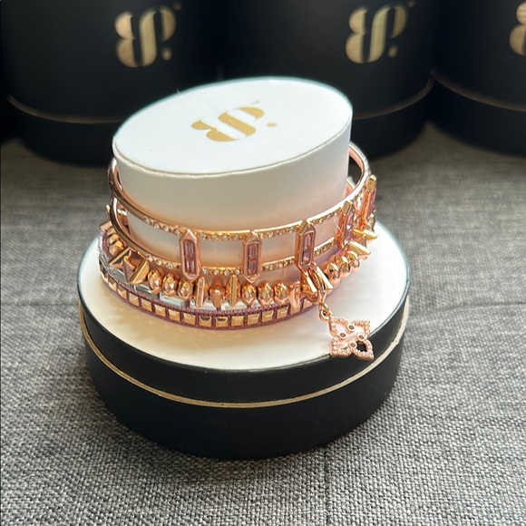 Elegant Pink and Gold Women's Bracelet - Picture 4 of 5